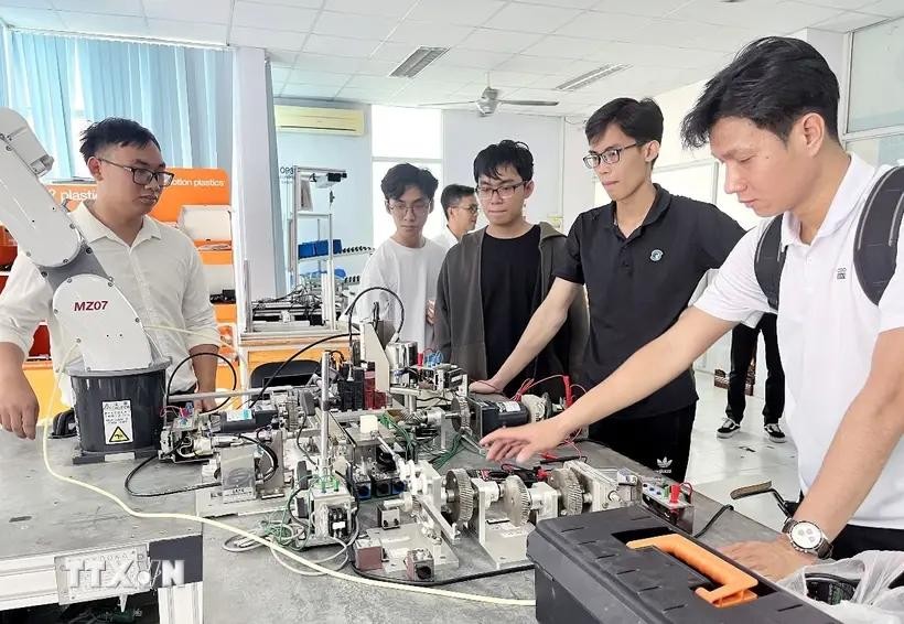 strategy-issued-to-develop-vietnams-semiconductor-industry-482220240923153840.1643010